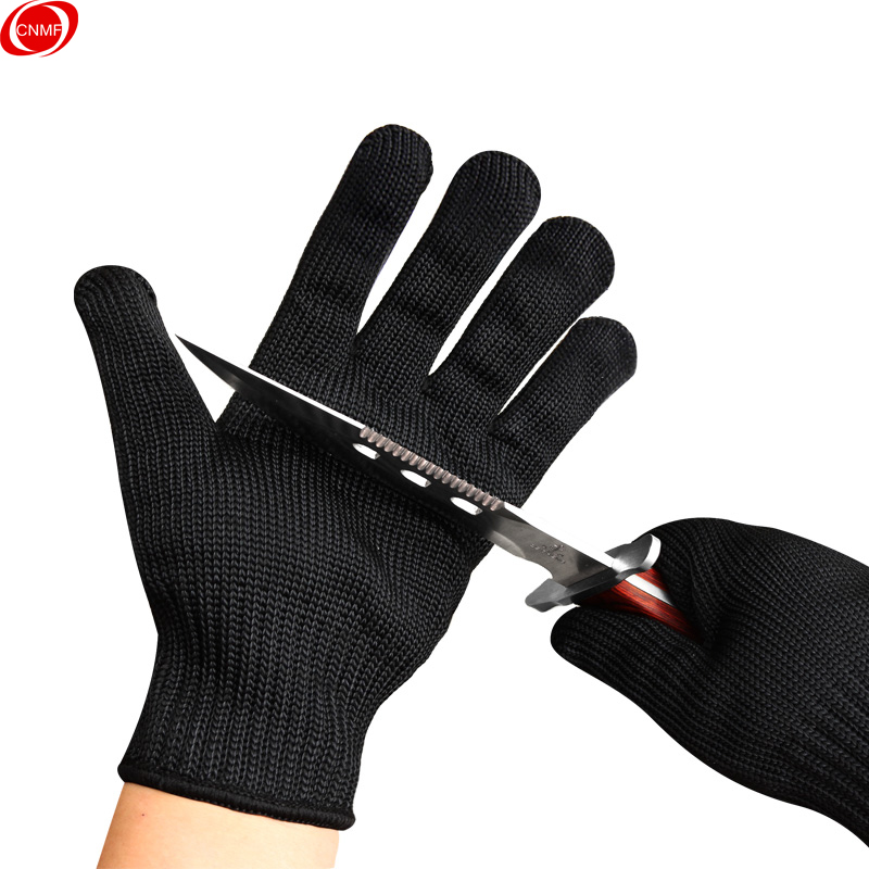 Protective wire gloves